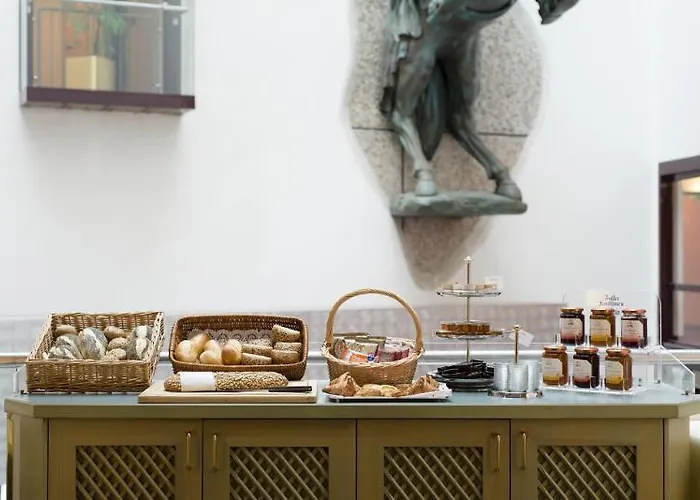 ホテル Living Grosser Kurfuerst 4*